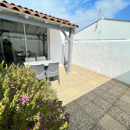 Le Clos Du Phare Bleu 라플로트