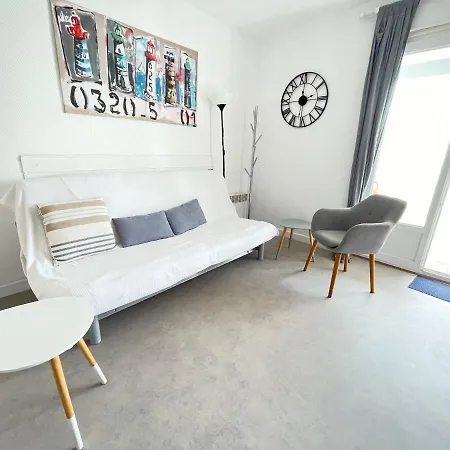 Le Clos Du Phare Bleu 라플로트