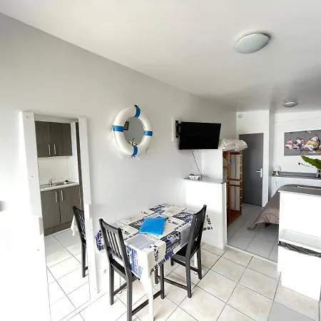 Le Clos Du Phare Bleu 라플로트