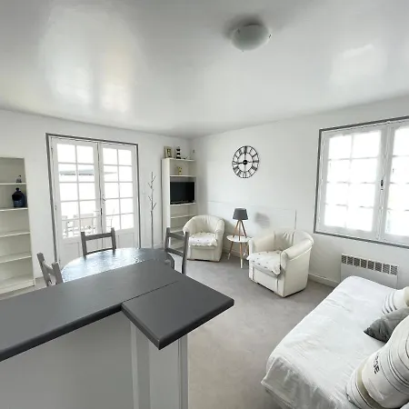 Le Clos Du Phare Bleu 라플로트