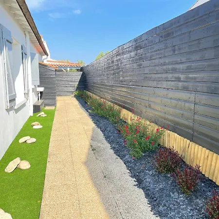 Le Clos Du Phare Bleu *